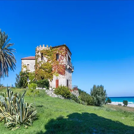 Romantic Beachfront Getaway Santa Caterina dello Ionio