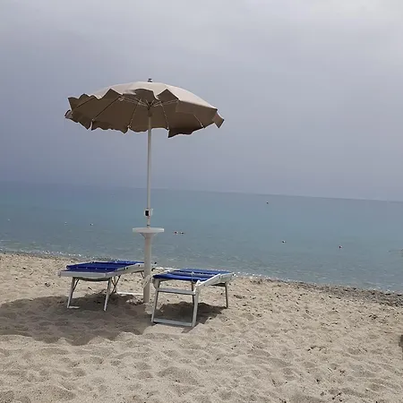 Romantic Beachfront Getaway *